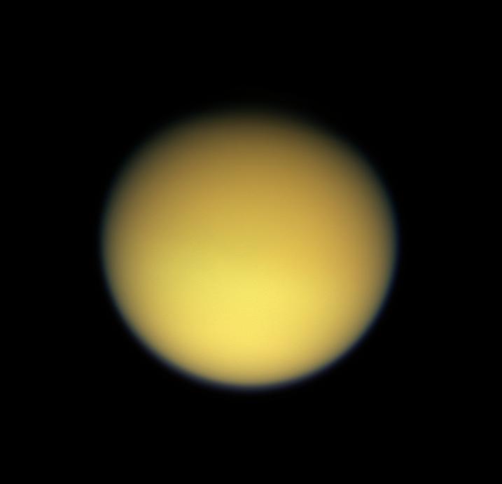 На Титане нашли перистые облака