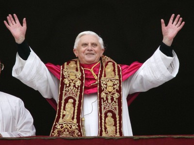 Бенедикт XVI выступил перед паломниками с прощальным словом