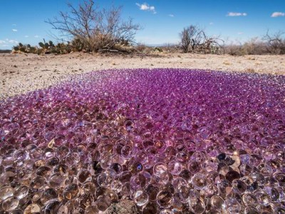 В Аризонской пустыне найдены фиолетовые шары