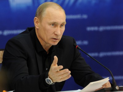Президент России потребовал укомплектовать армию до 2014 года