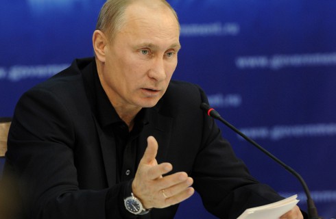 Президент России потребовал укомплектовать армию до 2014 года