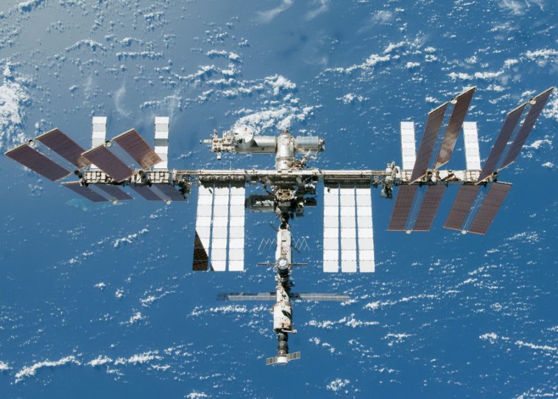Среднюю высоту полета МКС увеличили на 900 метров