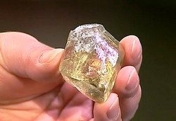 В Якутии в жерле древнего вулкана нашли крупные алмазы