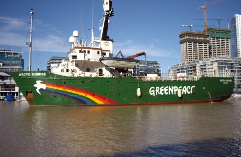 Greenpeace борется за освобождение активистов с Arctic Sunrise