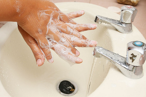 Мыть рук в холодной воде – эффективно