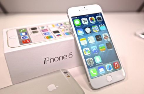 Apple дает старт продаж новым iPhone