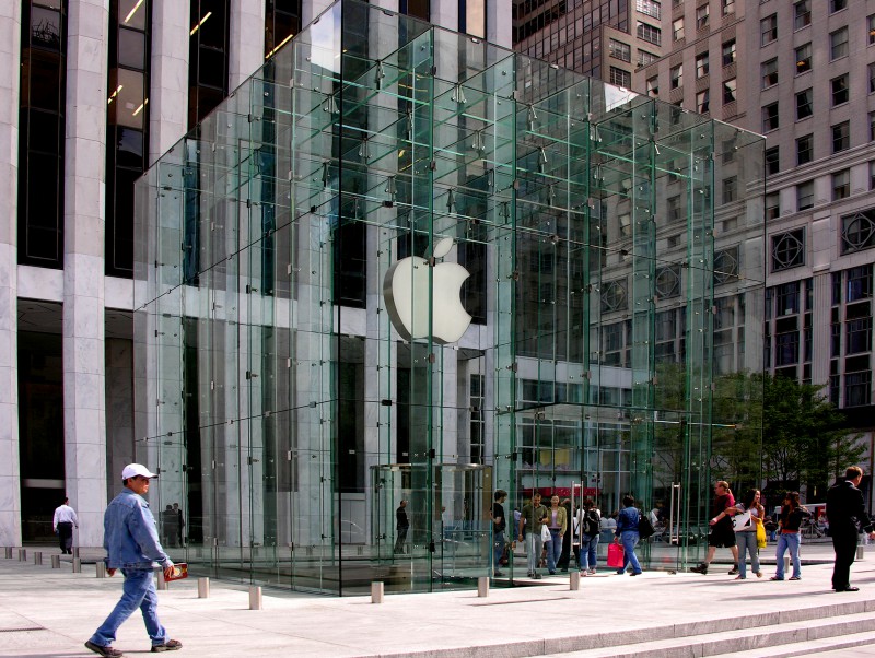 Топ-менеджеры компании Apple продали большой объём акций перед официальным релизом iPhone 6 и iOS 8