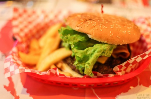 Нужен ли веганам бургер со вкусом мяса?