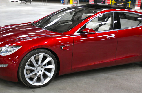 На авто Tesla можно ездить бесплатно