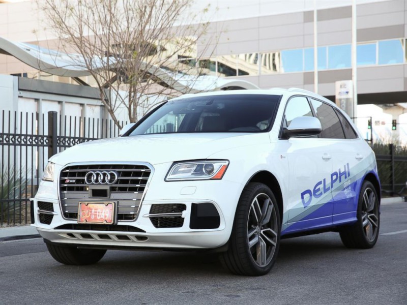 Автомобиль Google подрезал автомобиль Delphi