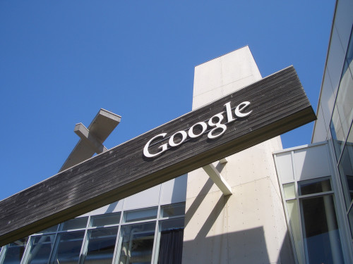 Googlе извинилась за «горилл» перед чернокожим парнем и его девушкой