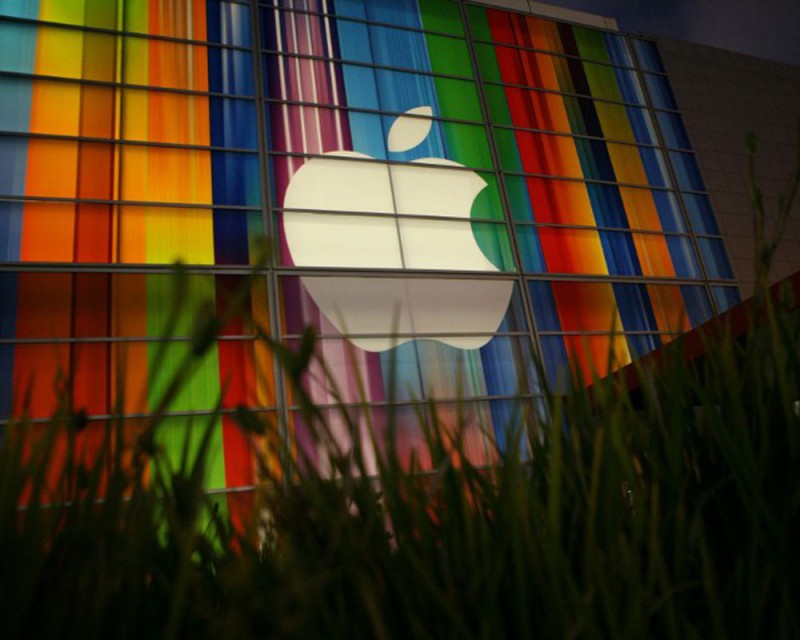Apple позволит пользователям передавать деньги между iPhone