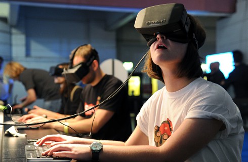 Основатель Oculus Rift принес свои извинения