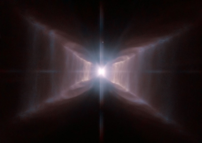 Hubble показал новые подробности о красной прямоугольной звезде