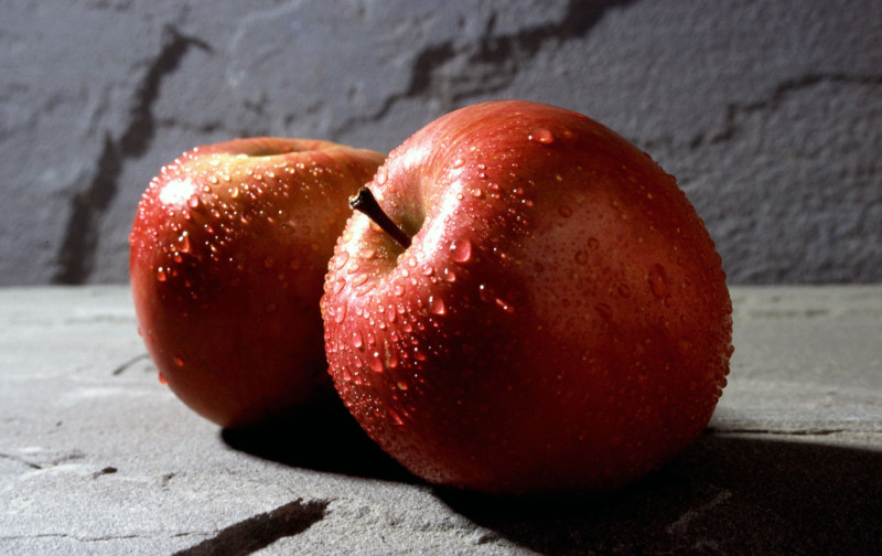 В Канаде человеческое ухо вырастили в яблоке