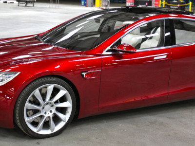 Самоуправление машин Tesla. Tesla Model S