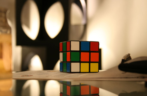 Роботу нужна секунда, чтобы собрать Кубик Рубика
