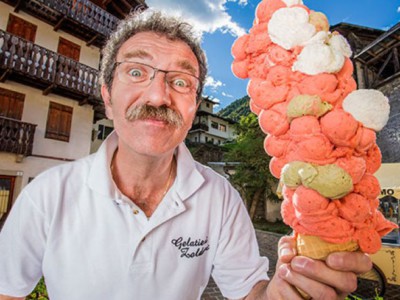 Самое большое мороженое. Димитри Панциера со своим мороженым-рекордсменом