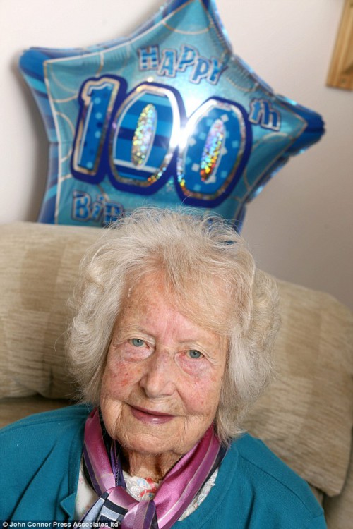 100-летняя женщина делится секретом долголетия