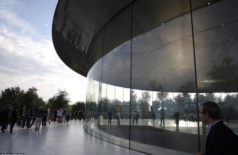 Apple Park: первые впечатления от космического кампуса