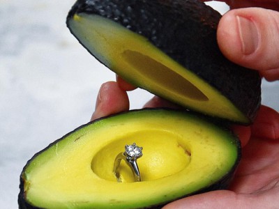 Коробочка для кольца из авокадо