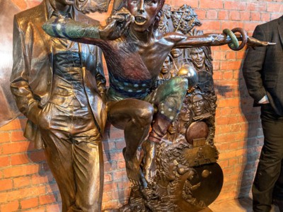 Статуя Дэвида Боуи