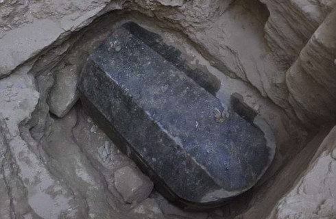 Египтяне нашли таинственный гигантский саркофаг