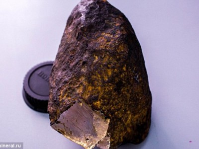 Метеорит с уакититом