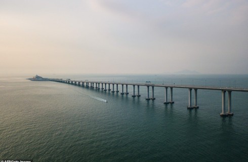 Китай снова всех победил: открыт самый длинный морской мост