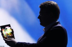 Samsung представила смартфон, который раскладывается по-особому