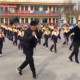 Китайский школьный учитель прославился необычной утренней гимнастикой